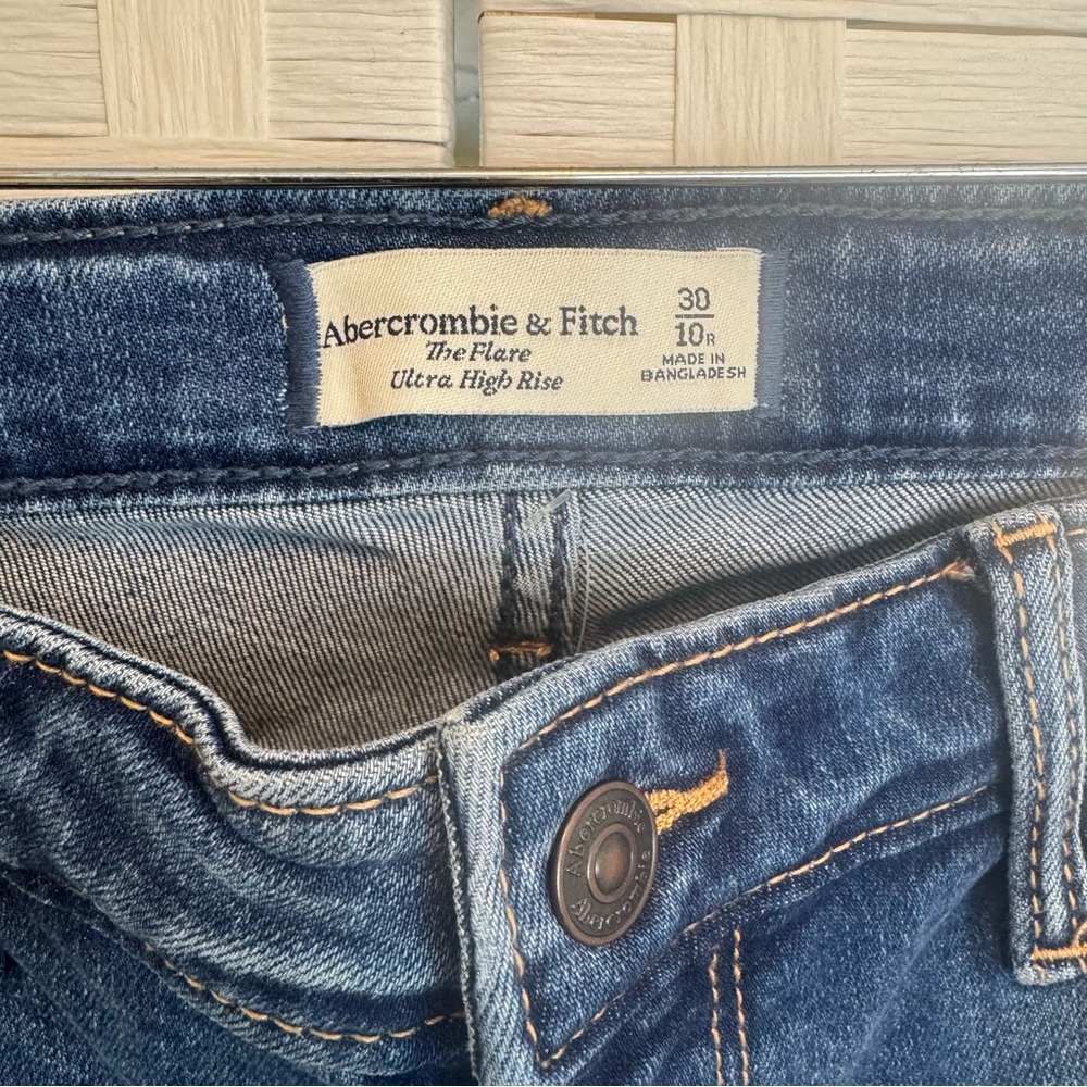 Abercrombie & Fitch The Flare Ultra High Rise Medium‎ Wash Jean Size 30/10R - Picture 6 of 14